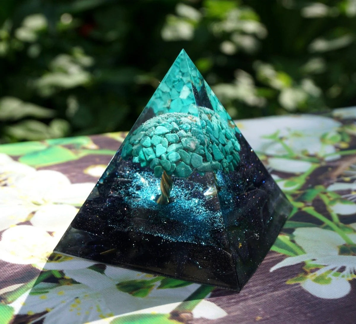 Harmony-Bringing Pyramid – The Loving Balance of Turquoise and Obsidian