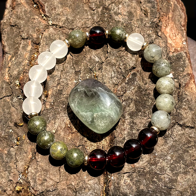 “In the Light of New Beginnings” – Bracelet for New Paths and Inner Strength